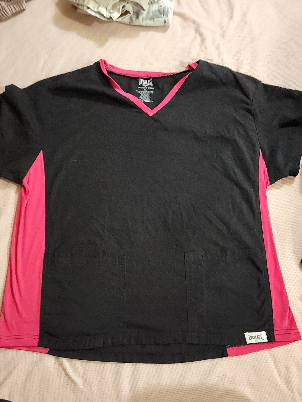 Everlast Black V-Neck Scrub Top